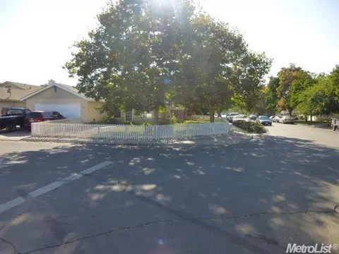 2101 Manhattan Way, Modesto, CA 95358 photo 3