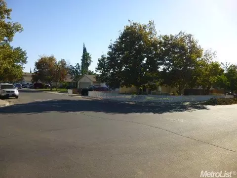 2101 Manhattan Way, Modesto, CA 95358 photo 4