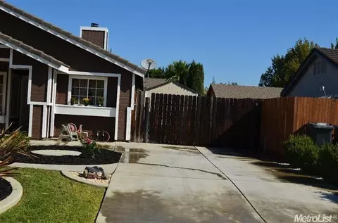 203 Lapwing Ln, Galt, CA 95632 photo 3