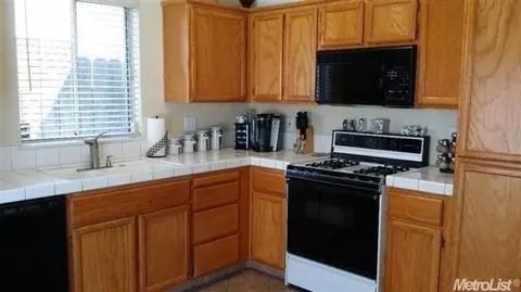 1111 Aristocrat Dr, Ceres, CA 95307 photo 5