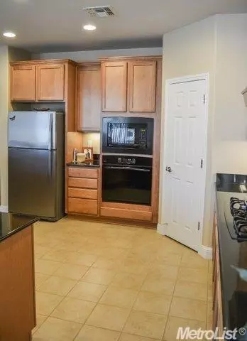 2525 Shadow Berry Dr, Manteca, CA 95336 photo 3