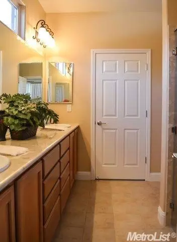 2525 Shadow Berry Dr, Manteca, CA 95336 photo 8