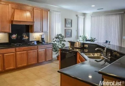 2525 Shadow Berry Dr, Manteca, CA 95336 photo 5
