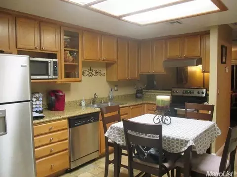 4009 Elmo Loop #b, Modesto, CA 95356 photo 2