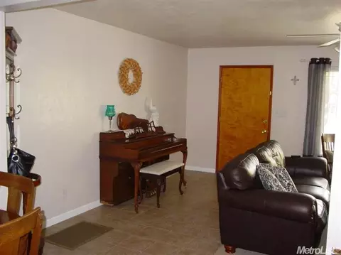 402 Daisy Ave, Lodi, CA 95240 photo 3