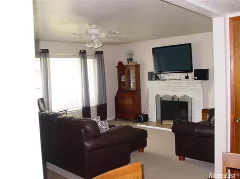 402 Daisy Ave, Lodi, CA 95240 photo 2
