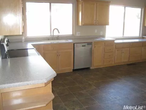 1761 Smith Dr, Turlock, CA 95382 photo 5