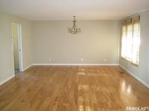1761 Smith Dr, Turlock, CA 95382 photo 2
