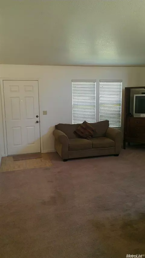 132 N Mcclure Rd, Modesto, CA 95357 photo 3