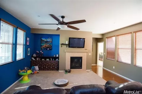 910 Courtyards Loop, Lincoln, CA 95648 photo 6