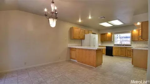 238 N Locust Ave, Ripon, CA 95366 photo 6