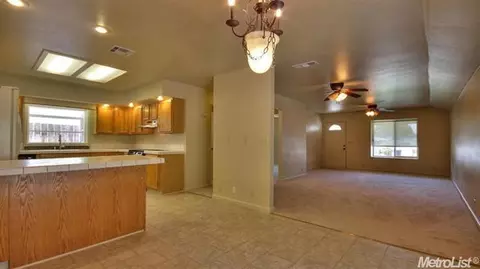 238 N Locust Ave, Ripon, CA 95366 photo 5