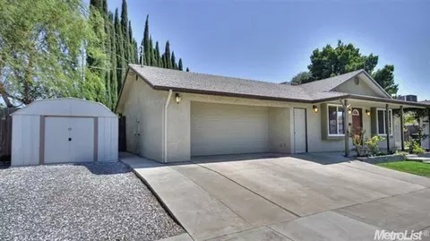 238 N Locust Ave, Ripon, CA 95366 photo 2