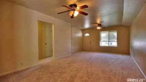 238 N Locust Ave, Ripon, CA 95366 photo 4