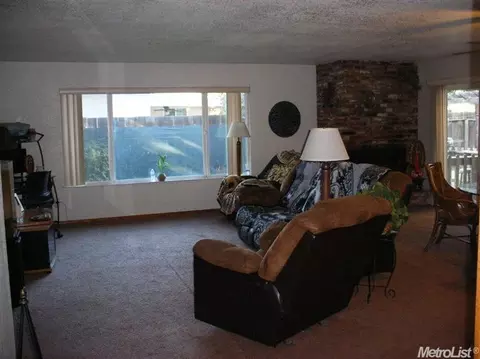 2301 Thomas St, Ceres, CA 95307 photo 4