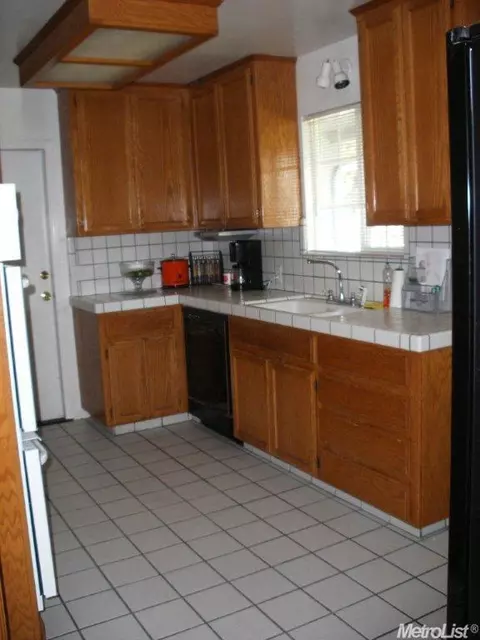 2301 Thomas St, Ceres, CA 95307 photo 7