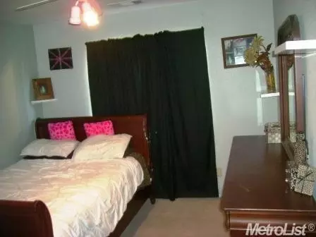 901 Georgetown Ave, Turlock, CA 95382 photo 10