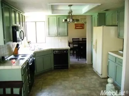 901 Georgetown Ave, Turlock, CA 95382 photo 2
