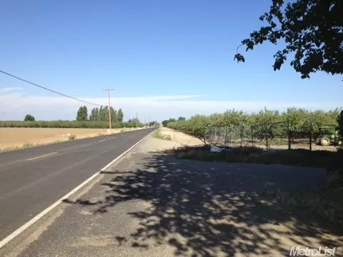 3950 W Durham Ferry Rd, Tracy, CA 95304 photo 2