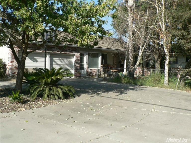 606 S Johnson Rd, Turlock, CA 95380 photo 1
