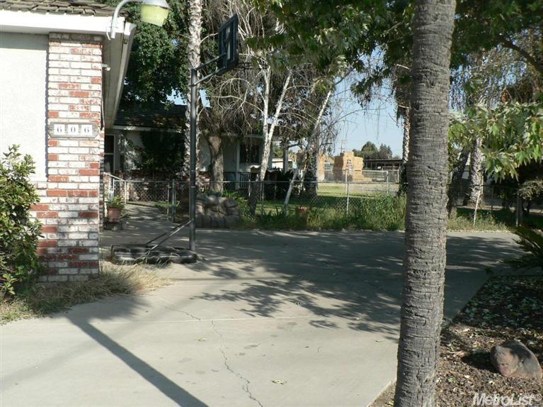 606 S Johnson Rd, Turlock, CA 95380 photo 3
