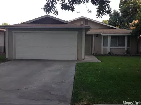 412 Mount Everest Ct, Modesto, CA 95358 photo 2
