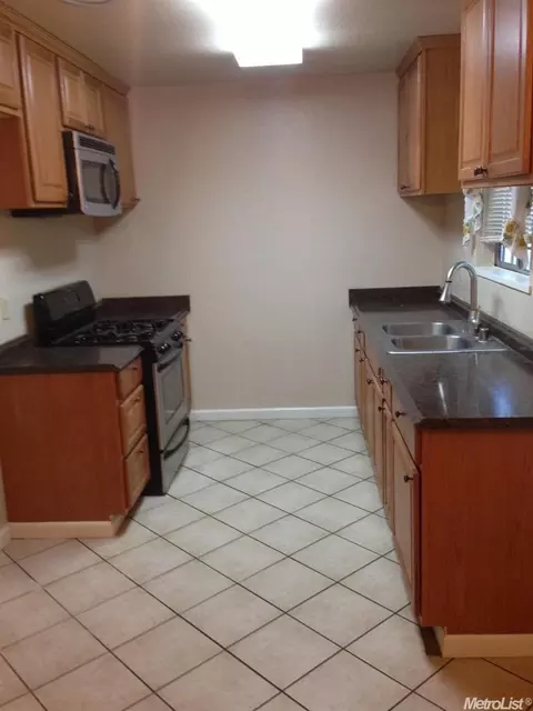 412 Mount Everest Ct, Modesto, CA 95358 photo 4