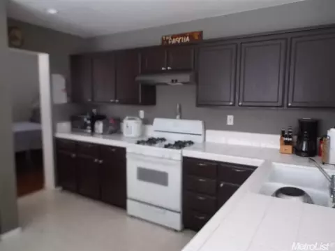 736 Granite Ave, Lathrop, CA 95330 photo 8