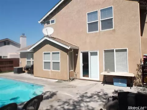 736 Granite Ave, Lathrop, CA 95330 photo 2