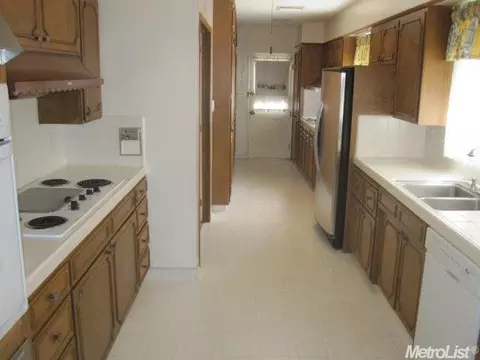 23 E Highland Ave, Tracy, CA 95376 photo 2