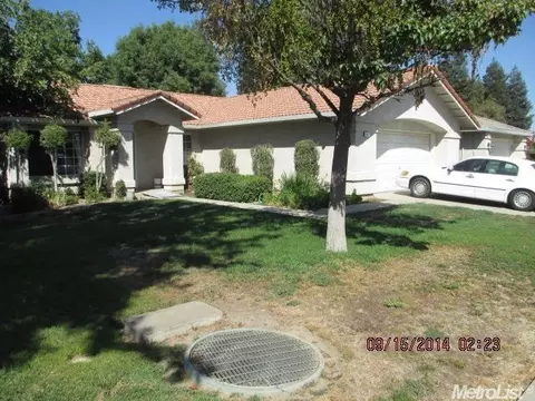 331 Crowley Dr, Turlock, CA 95382 photo 2