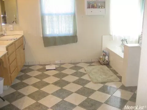 854 Granite Ave, Lathrop, CA 95330 photo 14