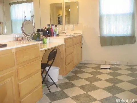 854 Granite Ave, Lathrop, CA 95330 photo 15
