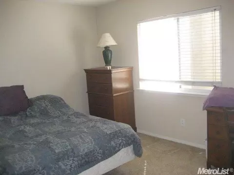 854 Granite Ave, Lathrop, CA 95330 photo 16