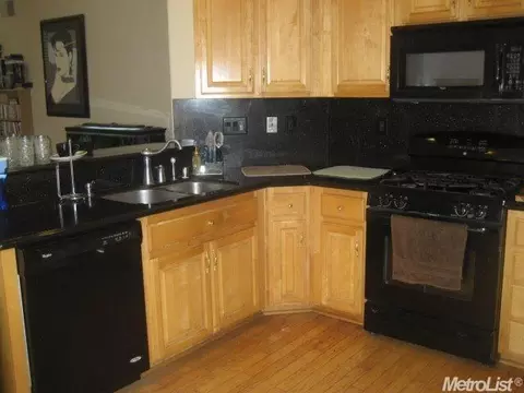 854 Granite Ave, Lathrop, CA 95330 photo 3