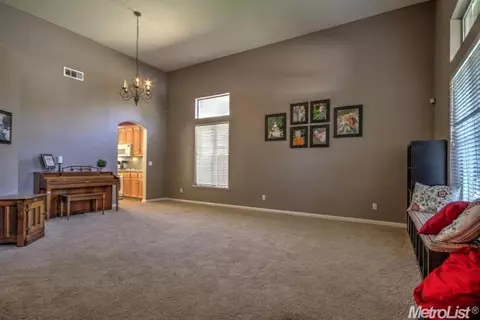 2812 Olympus Ct, Modesto, CA 95356 photo 4