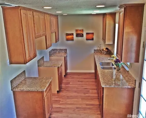 8317 Southfields, Sacramento, CA 95828 photo 4