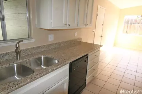 1008 Ferrari Dr, Modesto, CA 95355 photo 4