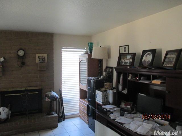 1131 Windsor Pl, Manteca, CA 95336 photo 2