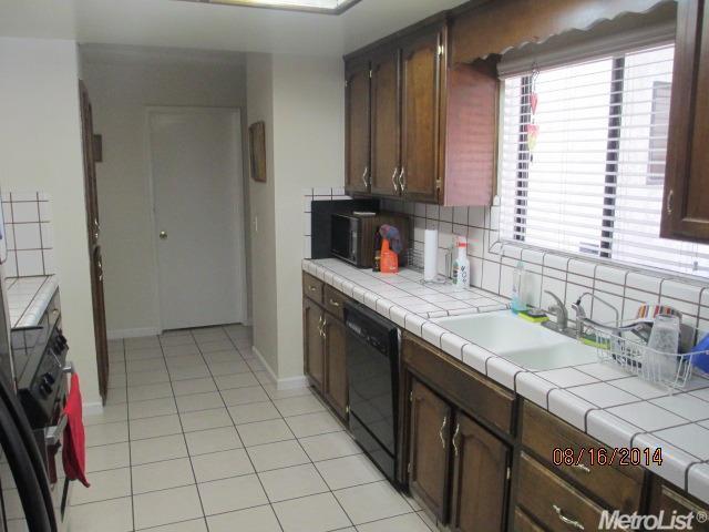 1131 Windsor Pl, Manteca, CA 95336 photo 3