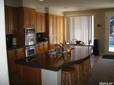 348 Jason Ct, Tracy, CA 95377 photo 2