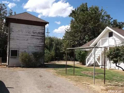 400 Bartch Ave, Patterson, CA 95363 photo 2