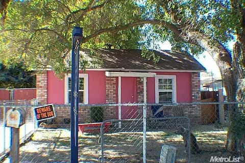 1306 Avalon Ave, Modesto, CA 95351 photo 1
