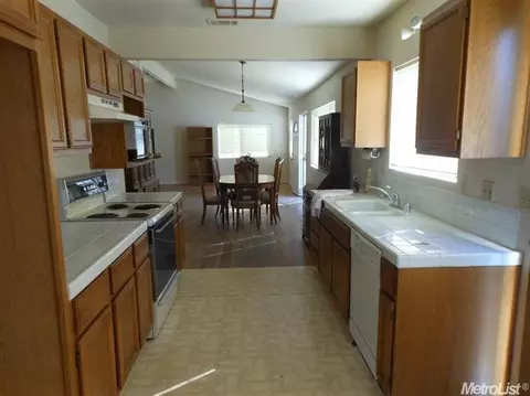 235 Cherry St, Lodi, CA 95240 photo 8