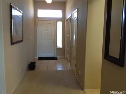 1716 Winchester Dr, Manteca, CA 95336 photo 2
