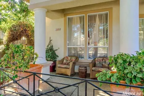 1606 Navajo St, Davis, CA 95616 photo 2