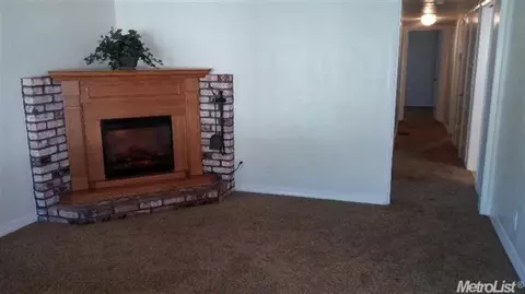 300 Olive Ct, Lodi, CA 95240 photo 5