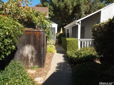 2444 Sycamore Ln #7, Davis, CA 95616 photo 1