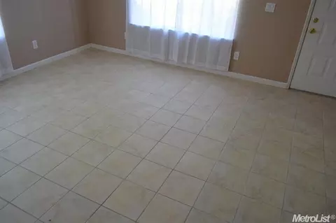 1932 Shadowbrook Dr #1, Merced, CA 95348 photo 3