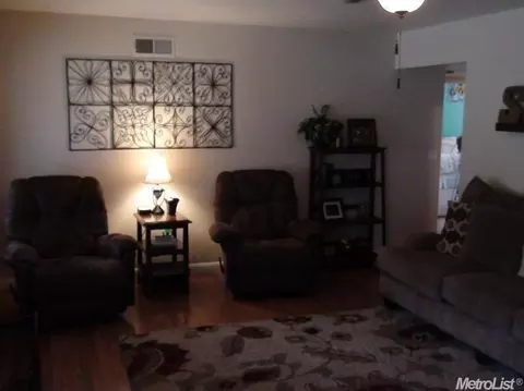 830 Ehrhardt Dr, Lodi, CA 95240 photo 3